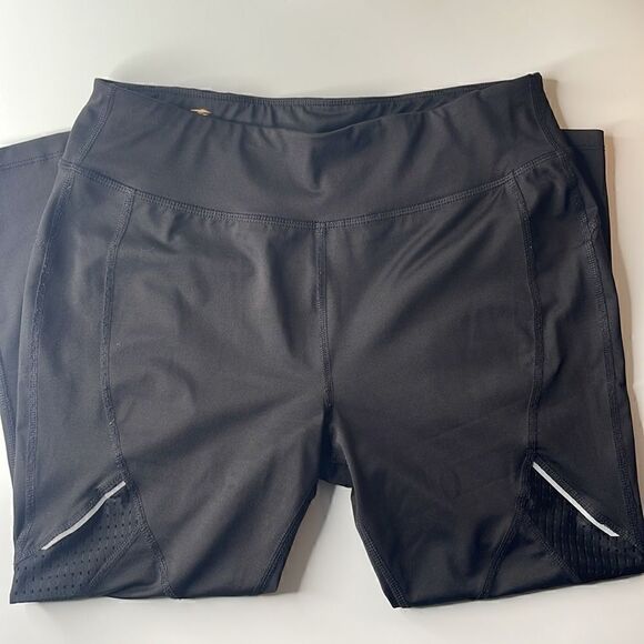 Avia athletic Capri leggings. Running walking. Size medium. Size 8-10. EUC. - Picture 3 of 7